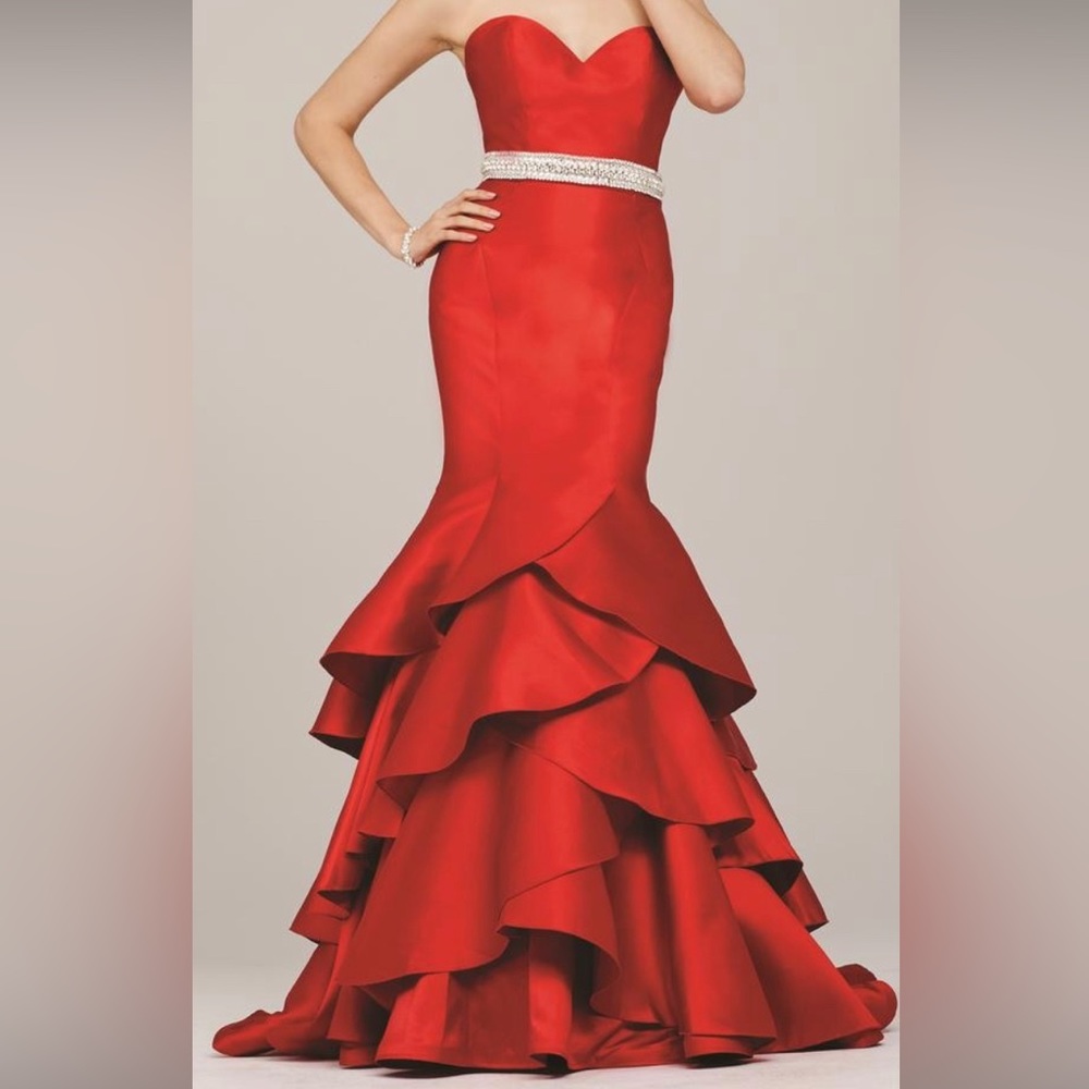 Beautiful Jovani evening dress. Color is Fuchsia. Size 8.